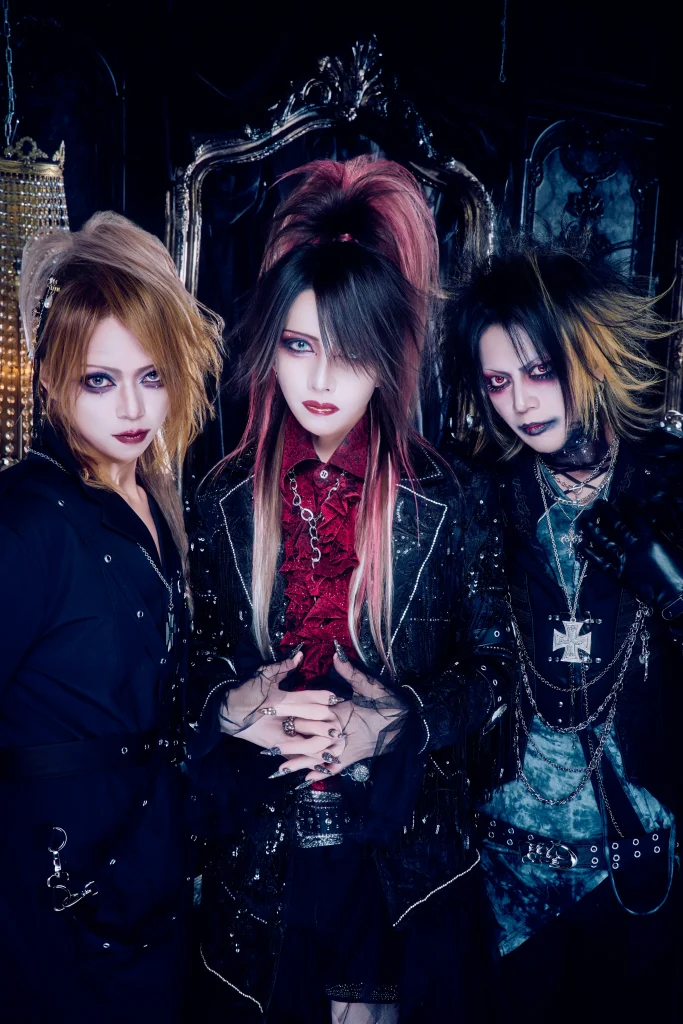 hiko(THE UNDIVIDE / Gt.) / KISAKI / DAISUKE(THE UNDIVIDE / Vo.)